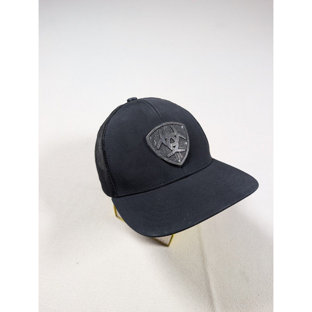 ARIAT Men's Metal Shield Trucker Snapback Mesh Snapback Hat Cap Black Gorpcore